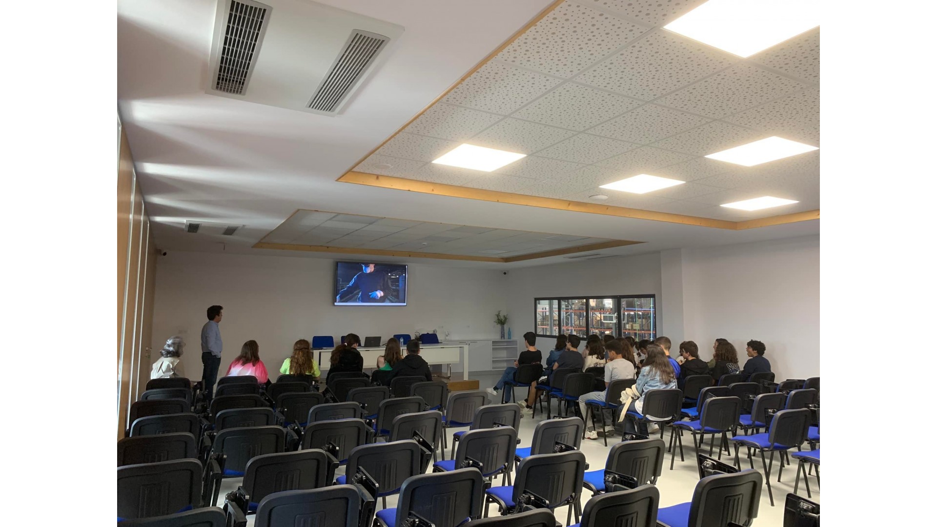 Actividade STEM Mangualde do 8º Ano – Visita o HR Group