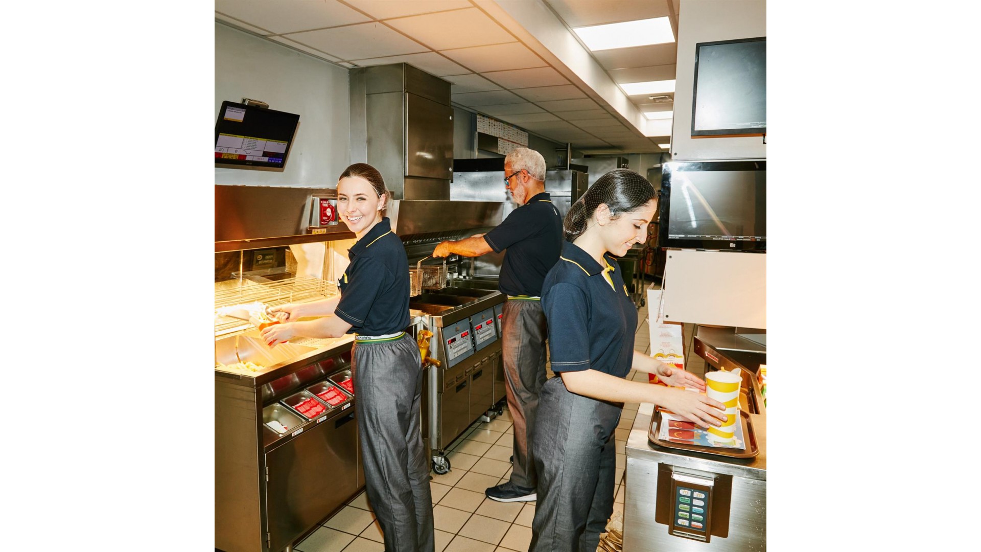 McDonald’s Portugal apresenta as novas fardas dos colaboradores, fabricadas no HR Group